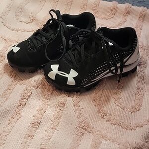 Under Armour, Children's Baseball cleats, Unisex, size 10, black and white.